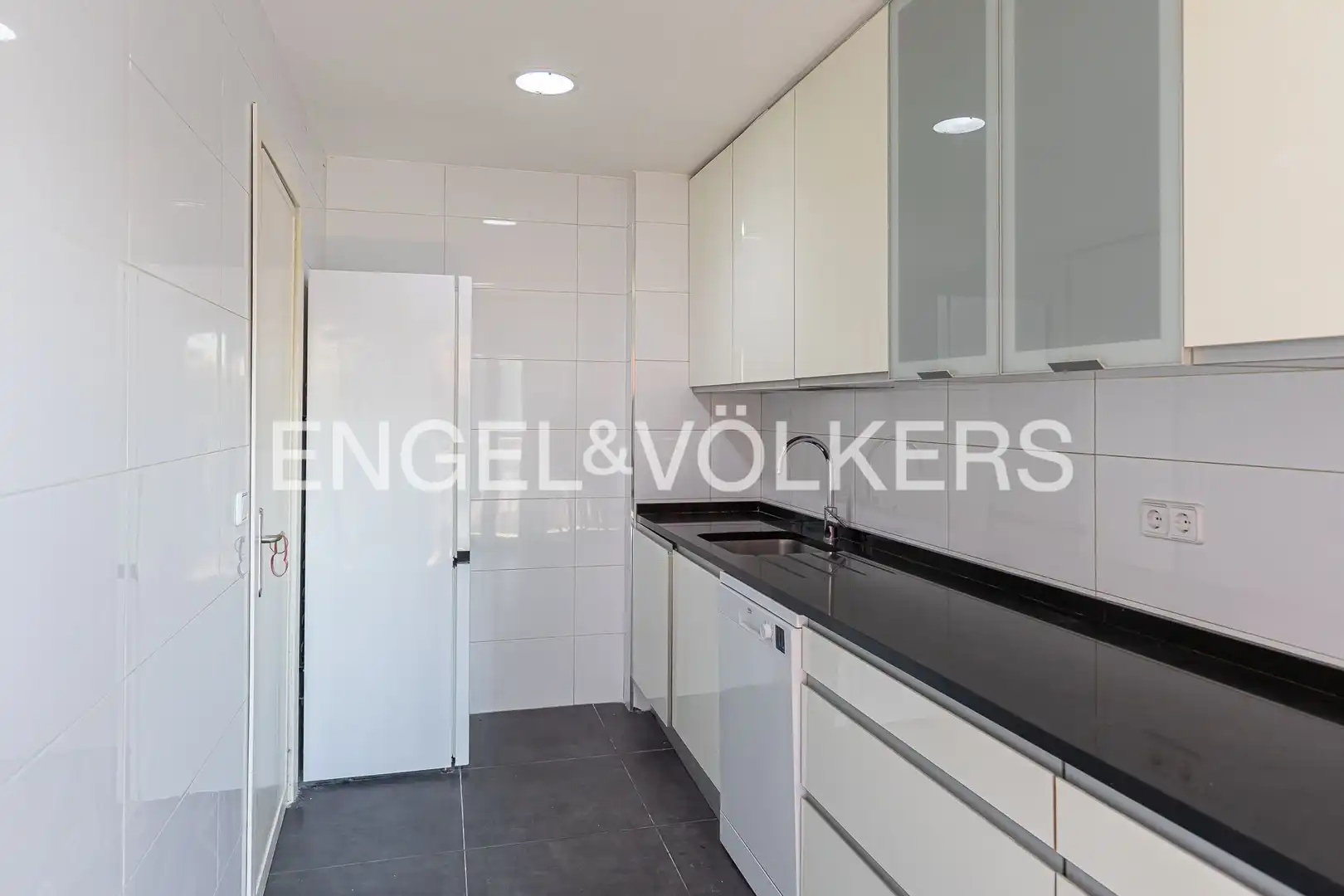 Kitchen of Flat for rent in Madrid  with Air Conditioner, Heating and Parquet flooring