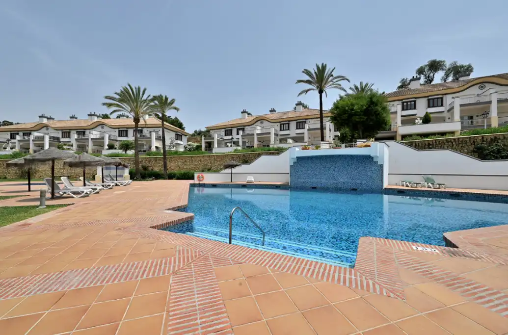 Piscina de Casa adosada en venda en Mijas amb Aire condicionat, Terrassa i Traster