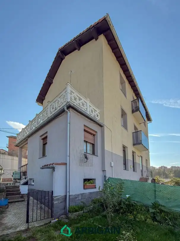 Vista exterior de Pis en venda en Donostia - San Sebastián  amb Calefacció, Jardí privat i Terrassa