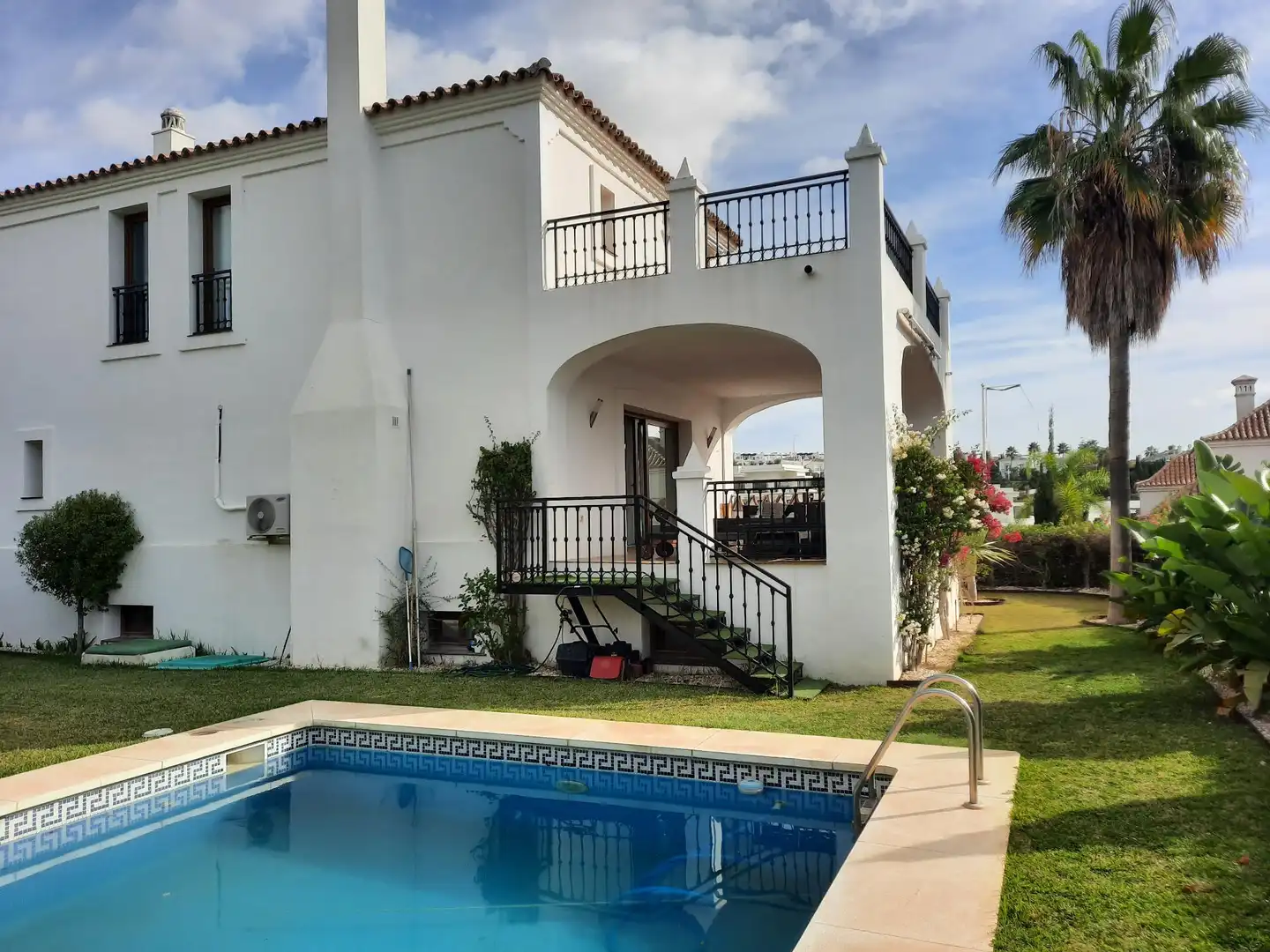 Villa mit Pool zum Verkauf in Avenida Camino de la Resinera