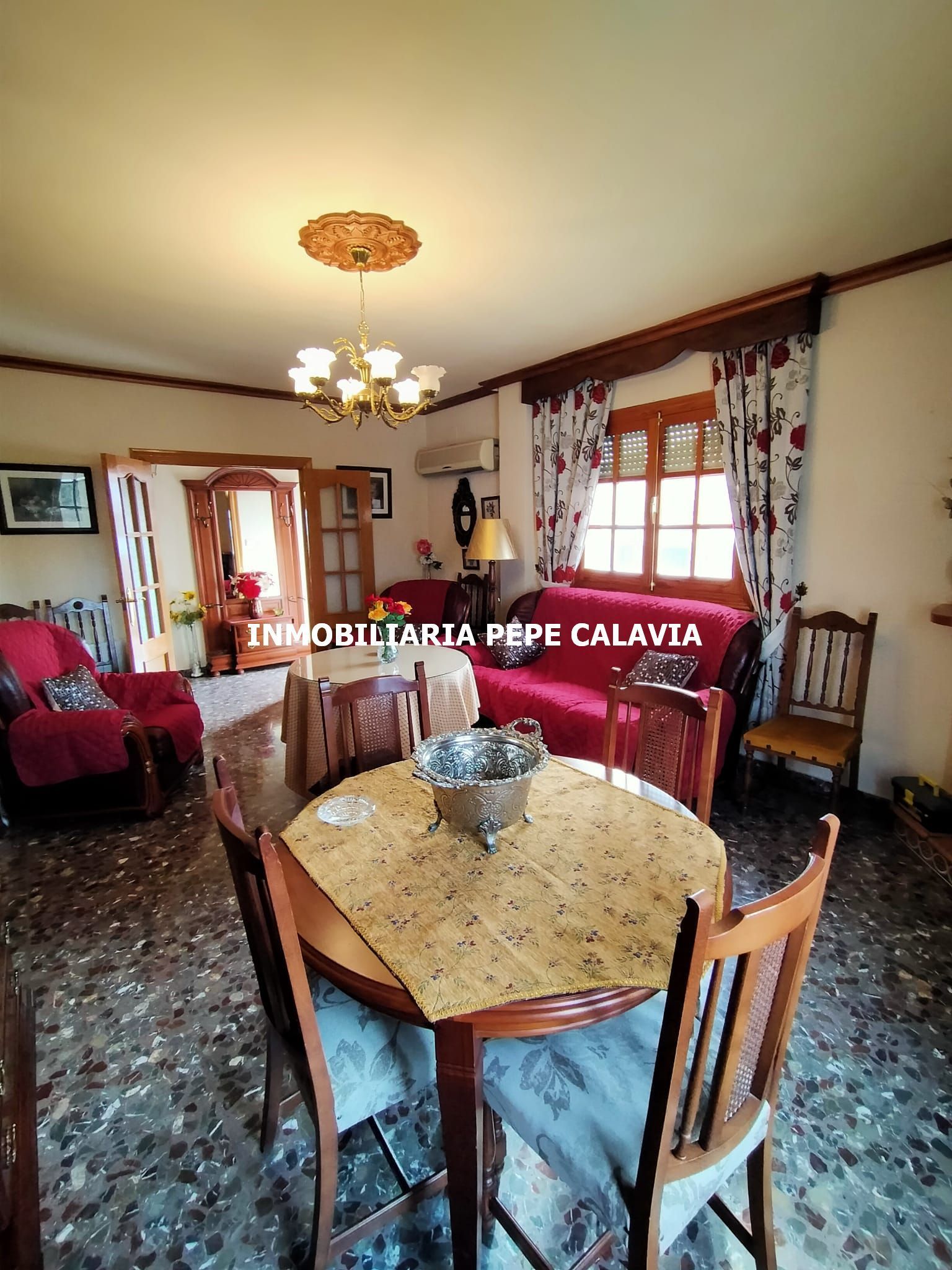 Sala d'estar de Casa o xalet en venda en Begíjar amb Aire condicionat, Terrassa i Piscina
