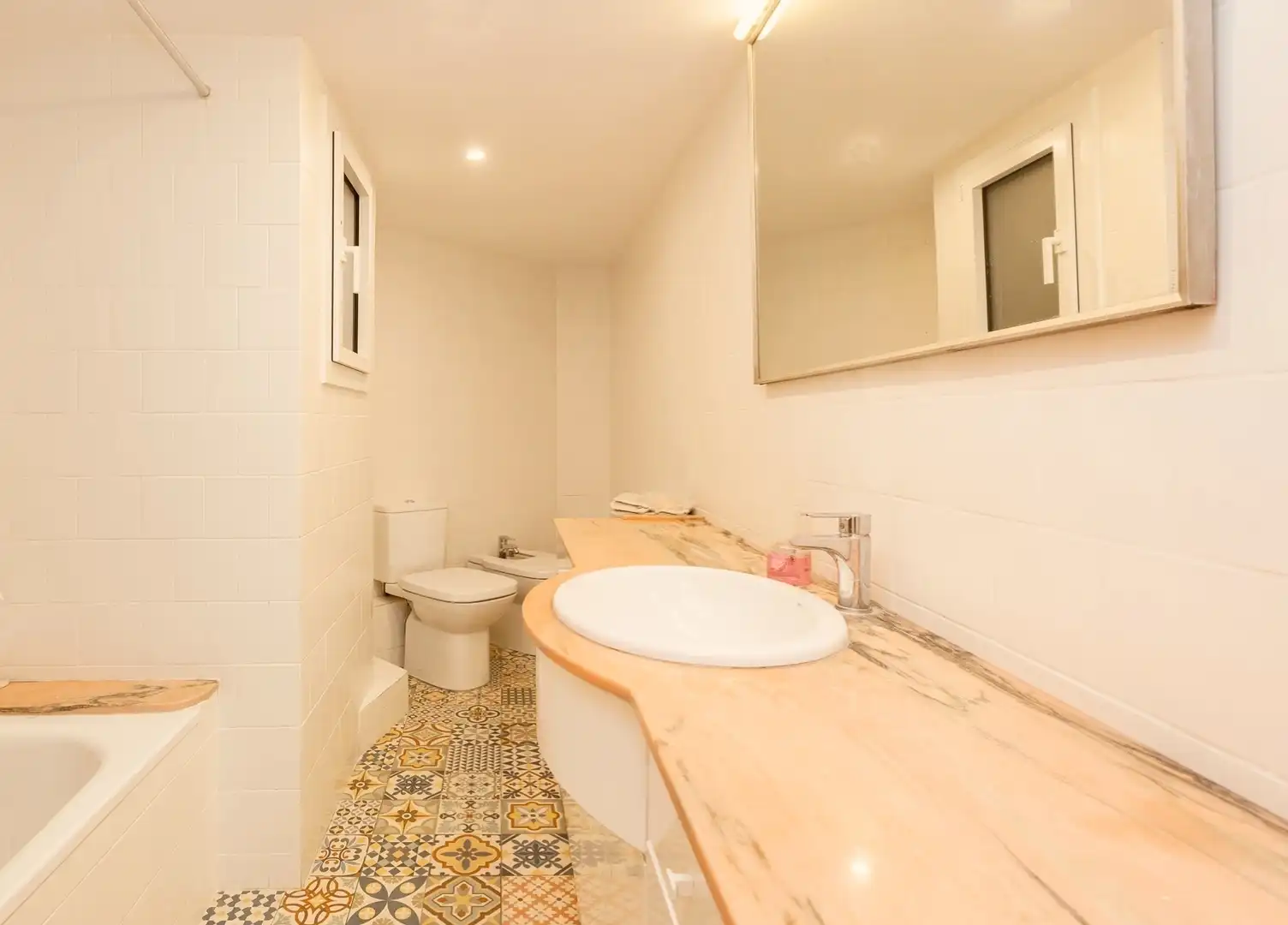 Bathroom of Flat for sale in Barcelona  with Terrace, Storage room and Furnished