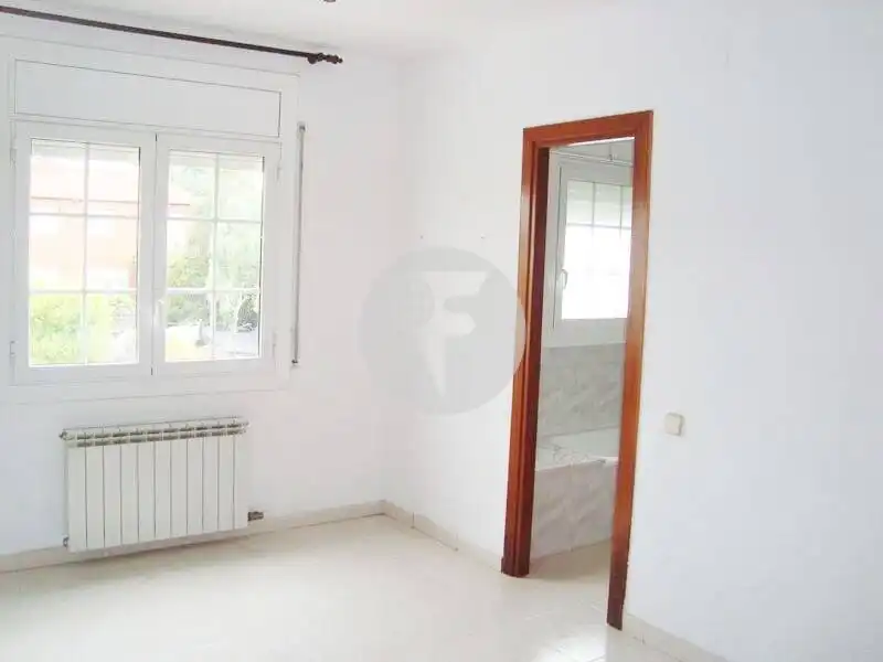 Einfamilien-Reihenhaus zum Verkauf in Llinars del Vallès mit Heizung