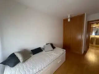 Habitación de Apartamento de alquiler en León Capital  con Calefacción, Parquet y Terraza