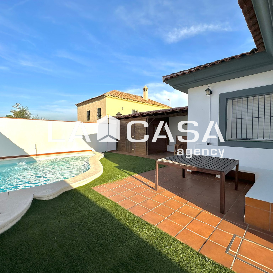 Single-family semi-detached to rent in Bollullos de la Mitación