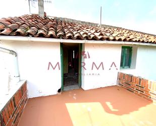Vista exterior de Casa adosada en venda en Medio Cudeyo amb Terrassa