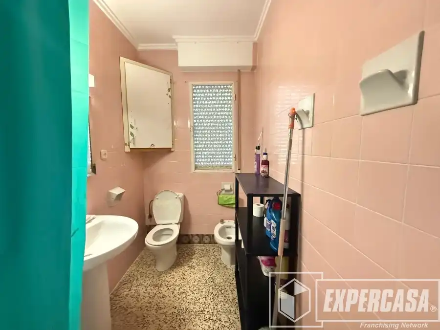 Room in Calle Nueve de Ocubtre, 5, Casco Antiguo