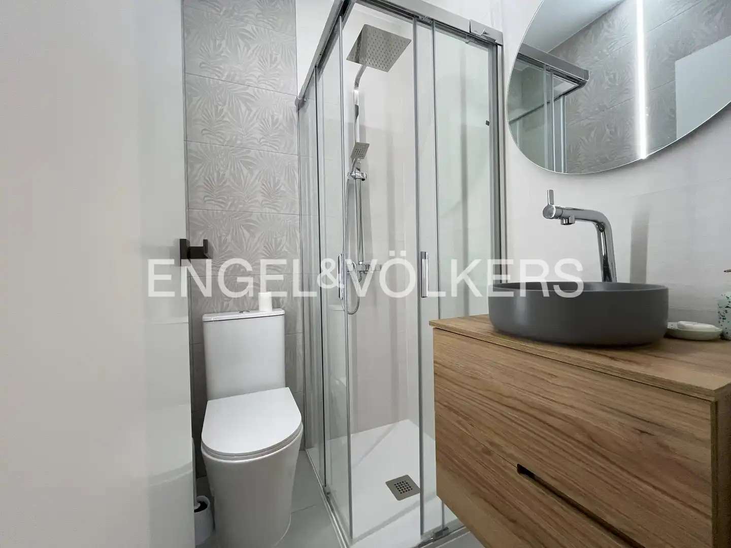 Baño de Piso de alquiler en Madrid con Aire acondicionado y Calefacción