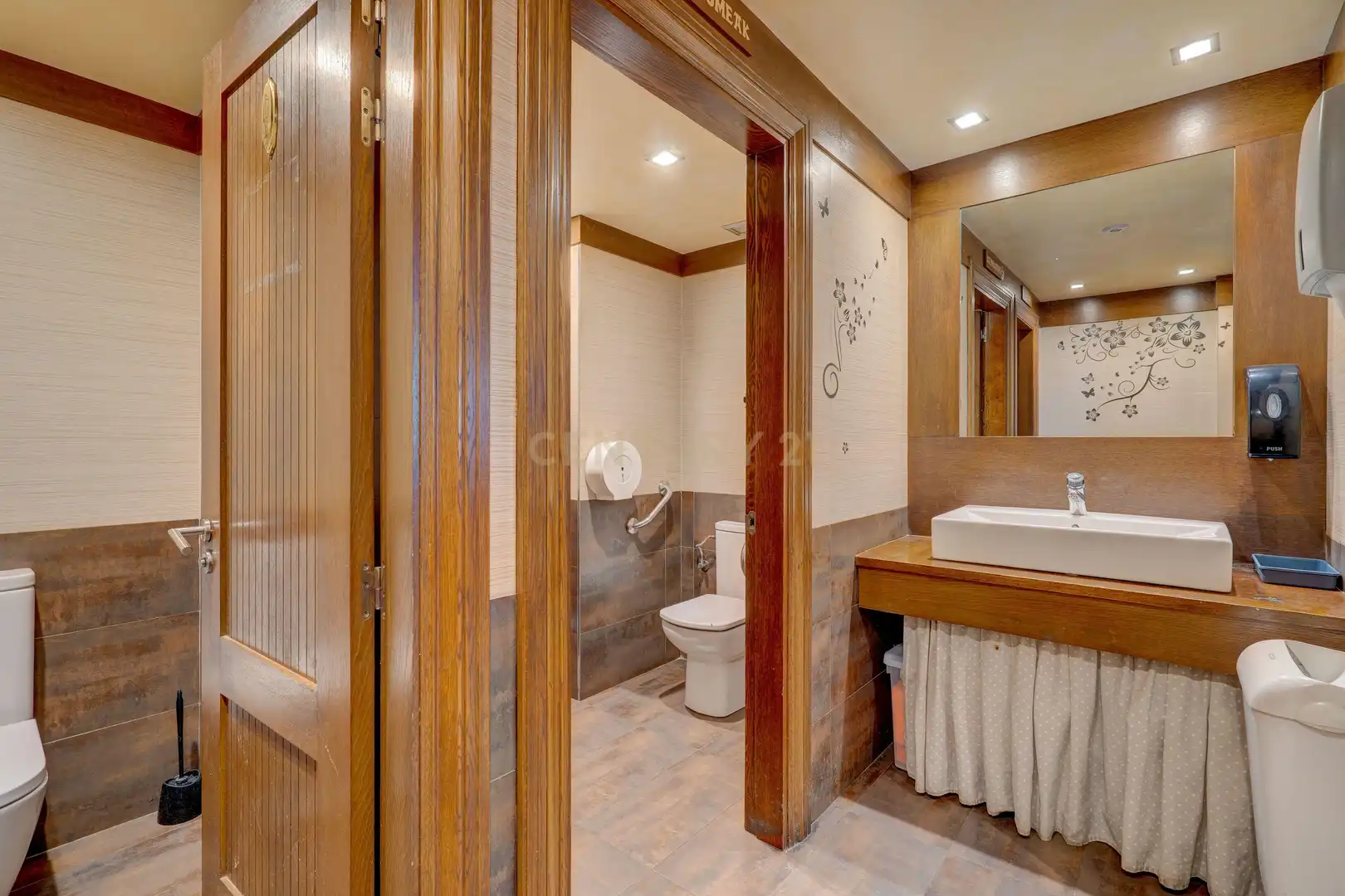 Bathroom of Commercial properties for sale in Lekunberri