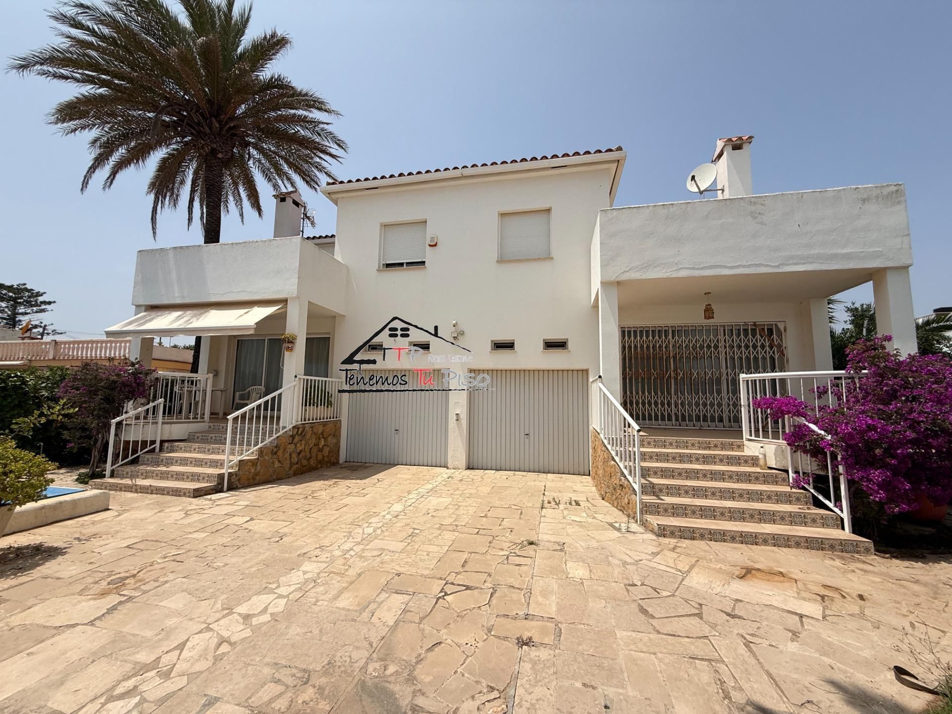 Exterior view of Single-family semi-detached for sale in Vinaròs  with Heating, Private garden and Terrace