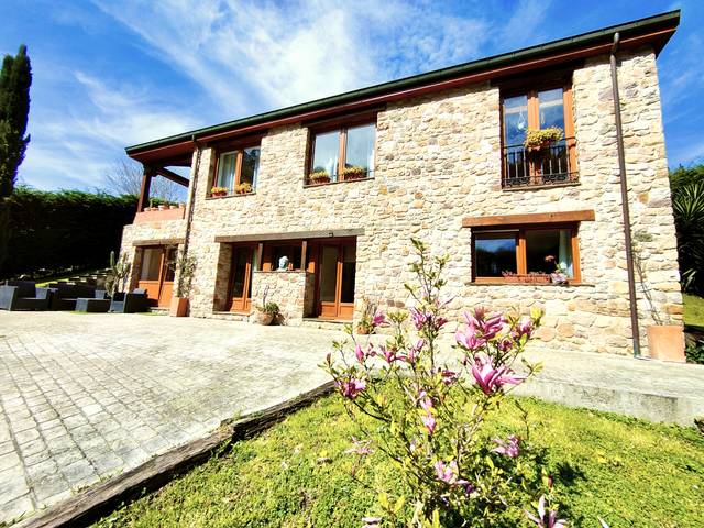 Casa-chalet en Venta en Borleña - Barrio Borleña en Corvera de Toranzo