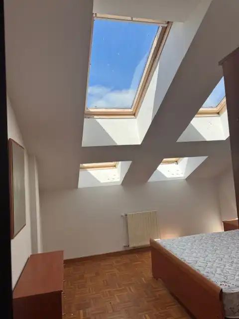 Schlafzimmer von Dachboden zum Verkauf in Taramundi mit Heizung, Möbliert und Ofen