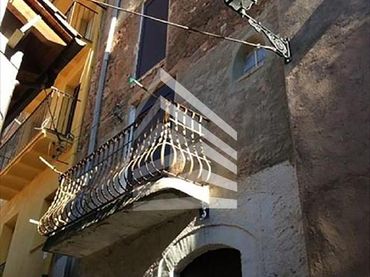 Casa amb balcó en venda a calle del Regatell