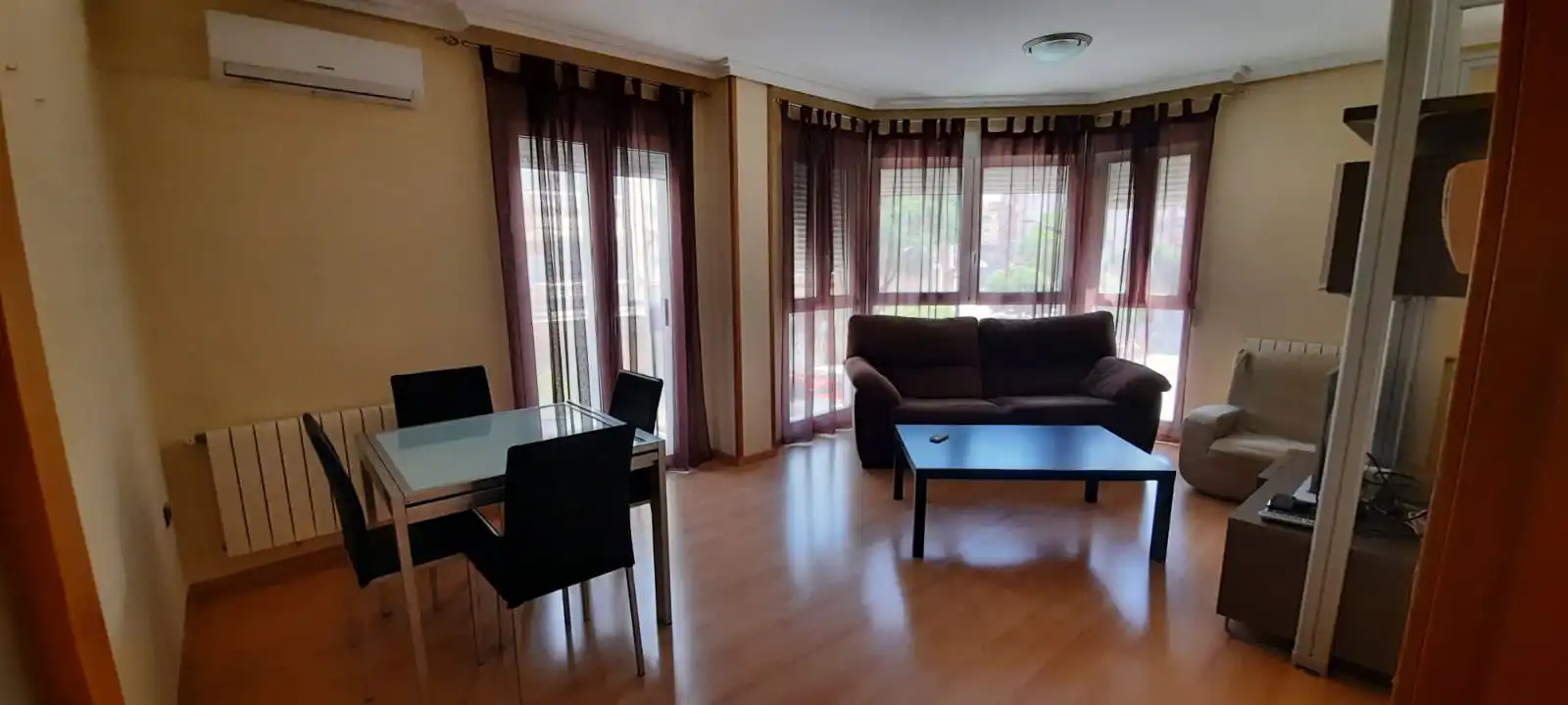 Sala de estar de Apartamento de alquiler en Albacete con Aire acondicionado, Calefacción y Parquet