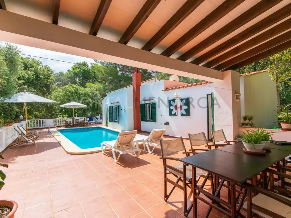 Vista exterior de Casa o xalet en venda en Es Mercadal amb Aire condicionat i Piscina