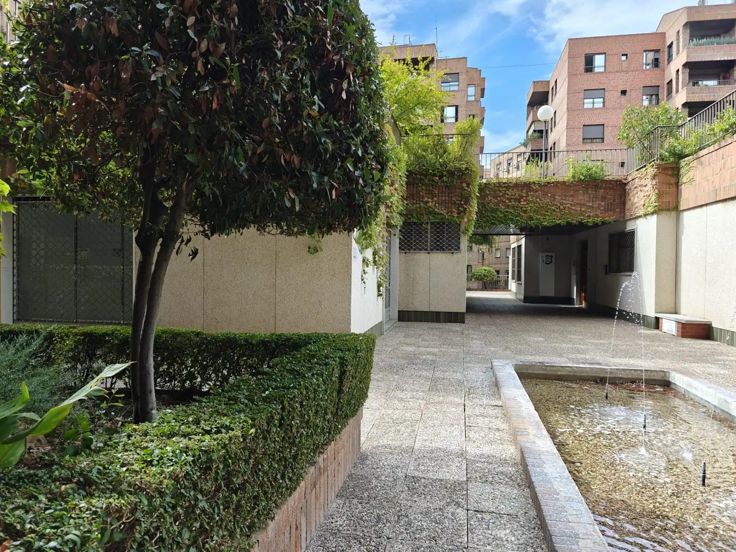 Vista exterior de Local de alquiler en Granada