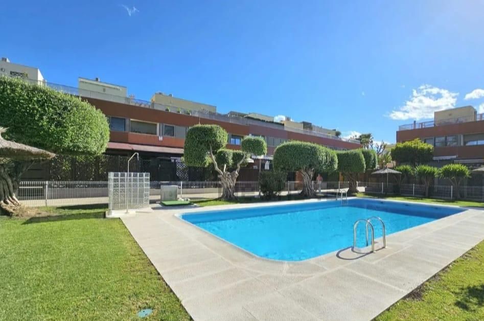 Piscina de Casa o xalet en venda en Alicante / Alacant amb Aire condicionat, Terrassa i Piscina
