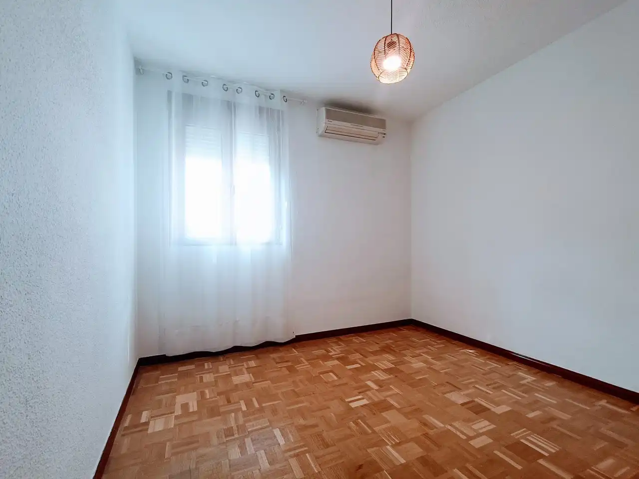 Habitación de Piso de alquiler en Madrid con Aire acondicionado, Calefacción y Parquet