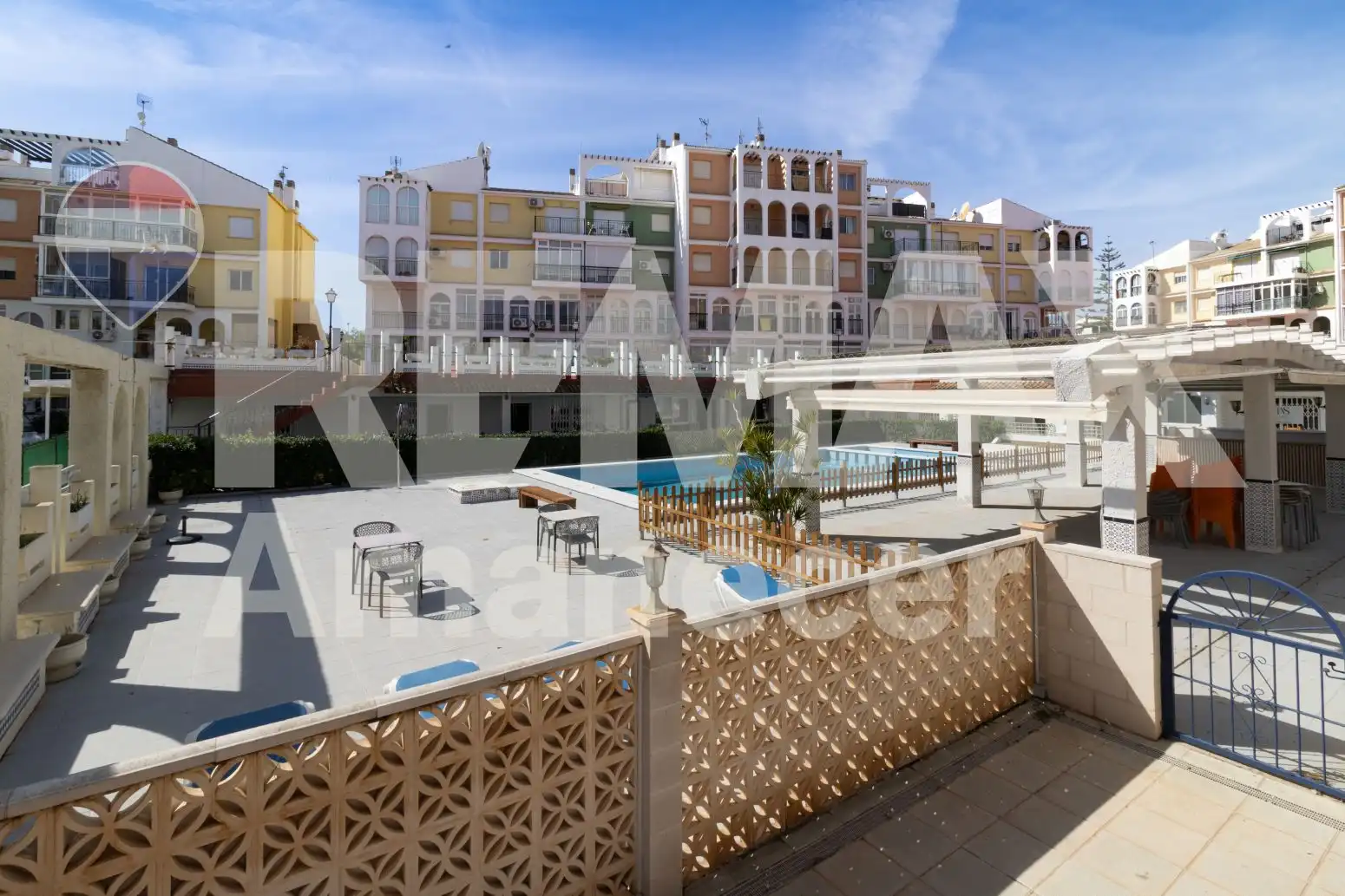 Schwimmbecken von Geschaftsraum zum Verkauf in Torrevieja