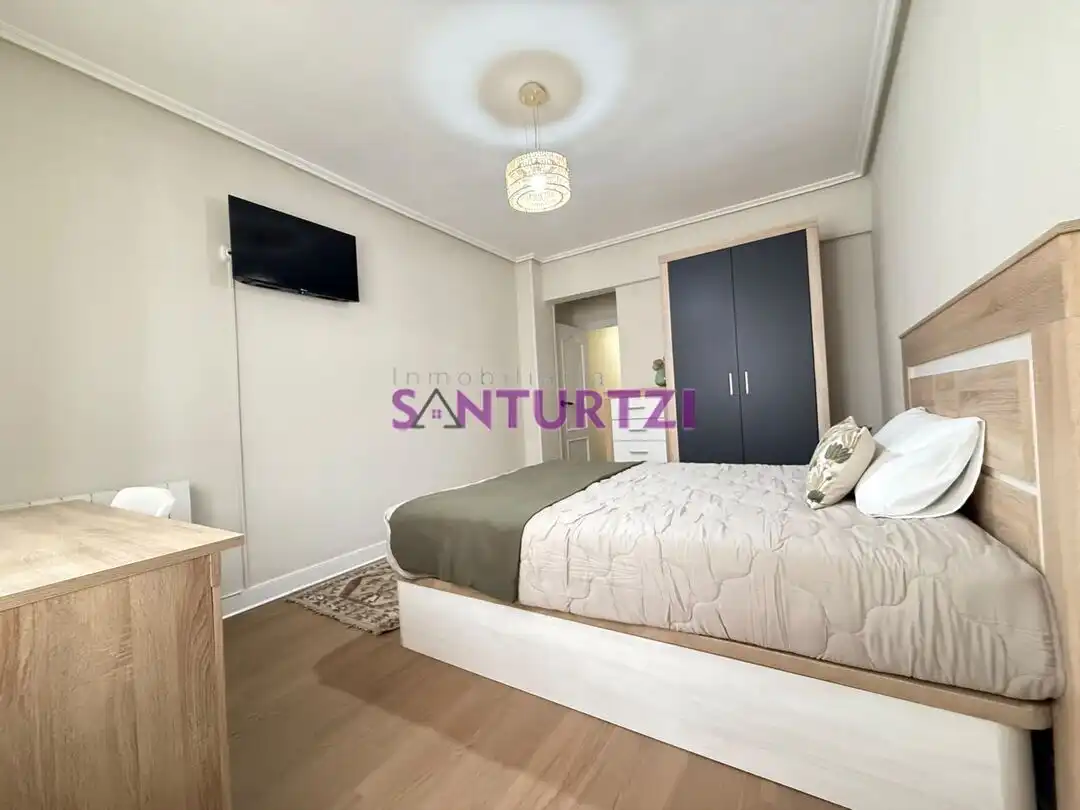 Bedroom of Flat for rent in Santurtzi   with Heating and Balcony