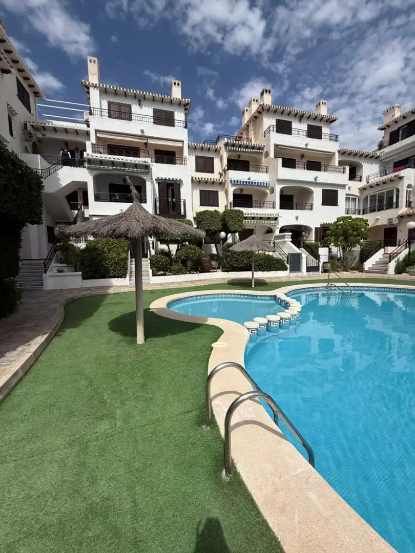 Apartament amb piscina en venda a Orihuela Costa