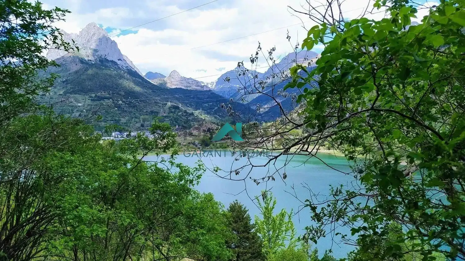 Planta baixa en venda en El Pont de Suert amb Jardí privat