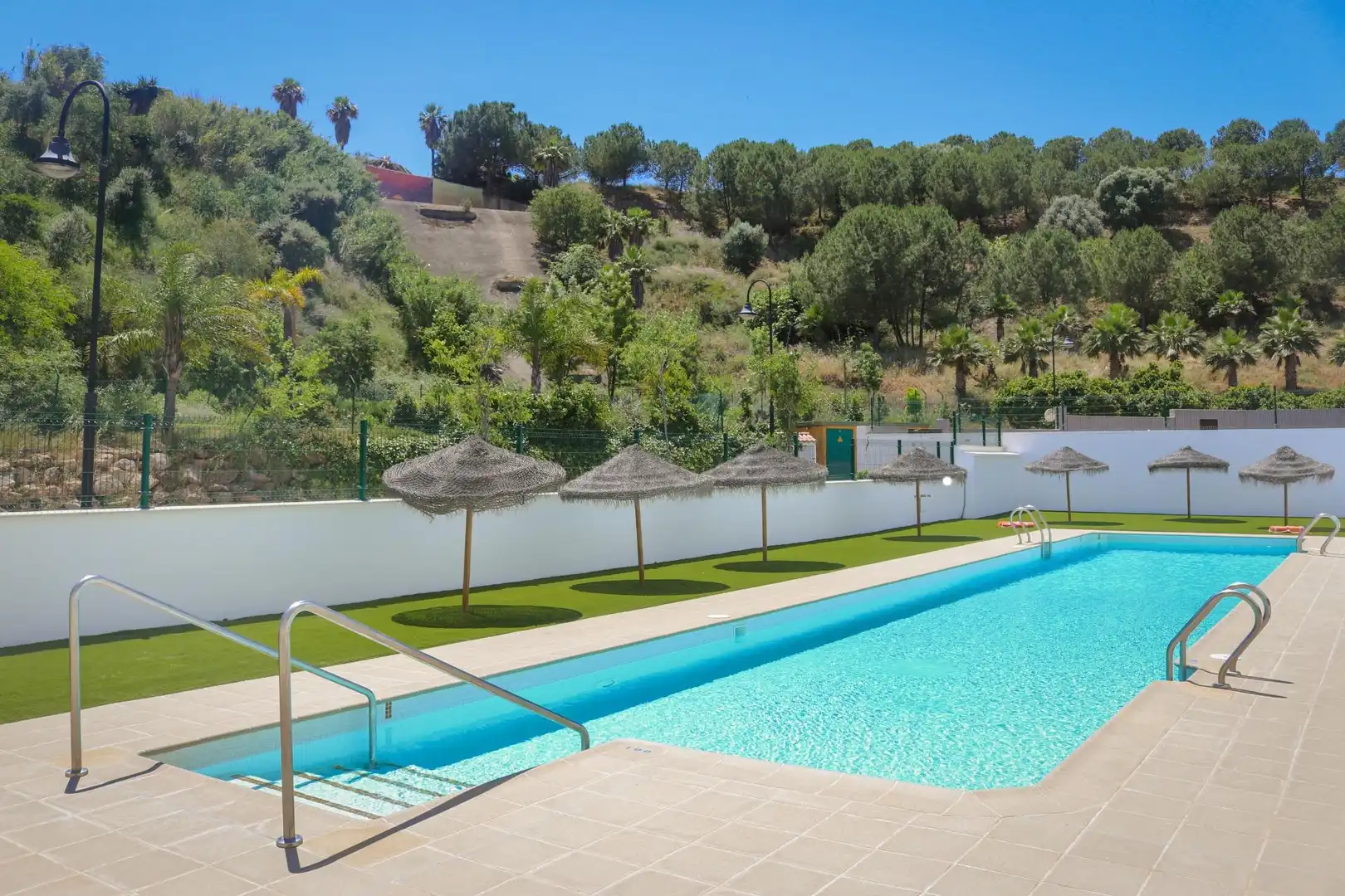 Piscina de Planta baja en venta en Mijas con Aire acondicionado, Jardín privado y Terraza
