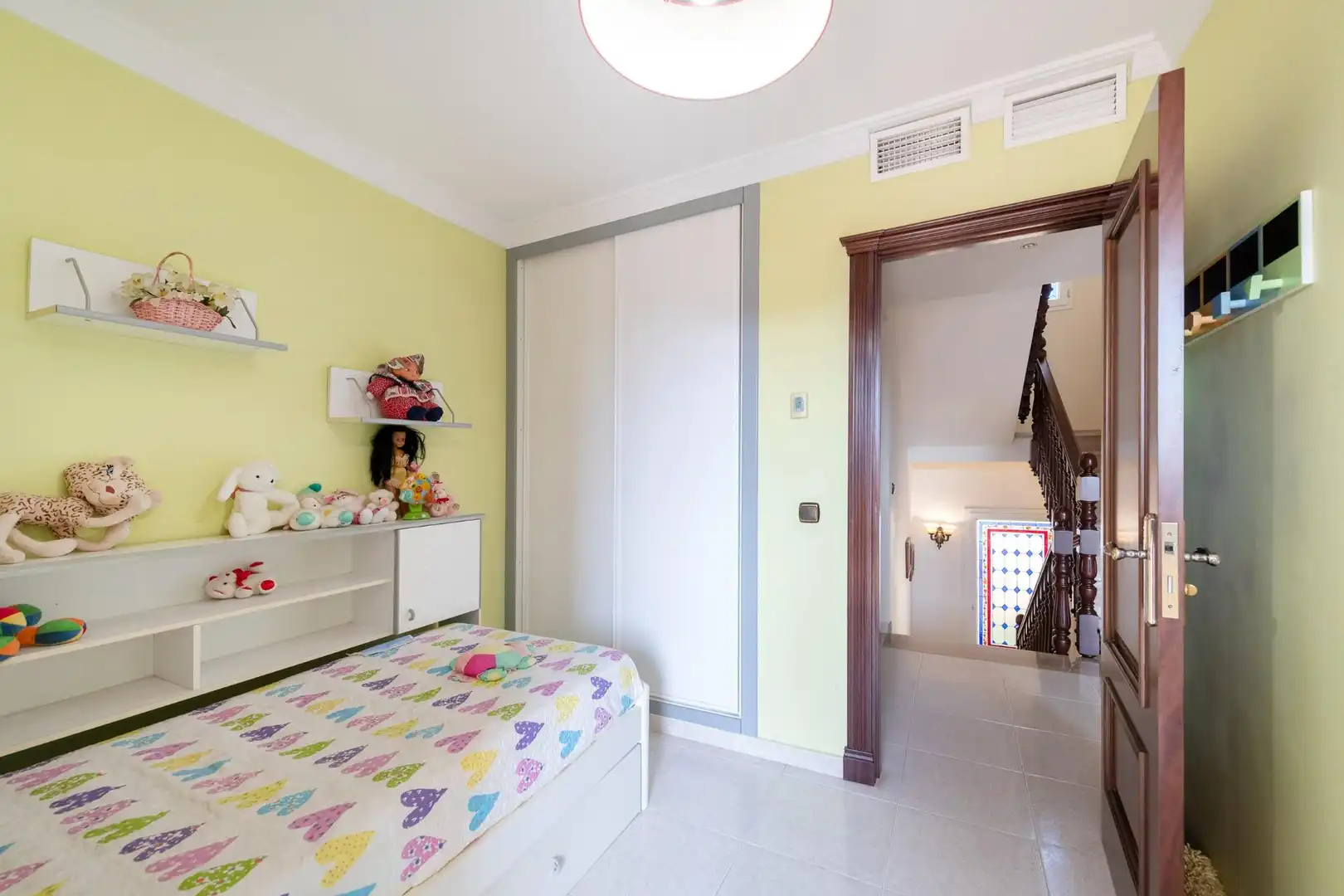 Dormitori de Casa o xalet en venda en Rincón de la Victoria amb Aire condicionat, Jardí privat i Terrassa
