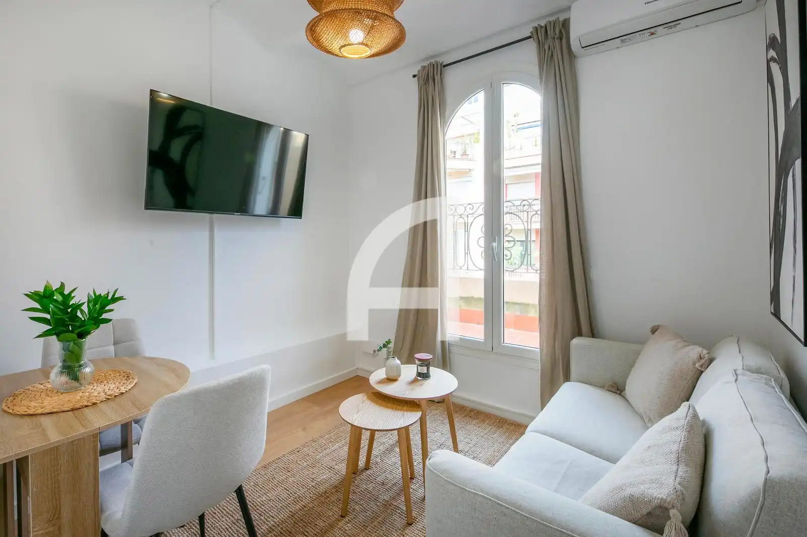 Flat with terrace to rent in Carrer de Santalo, imagen 2