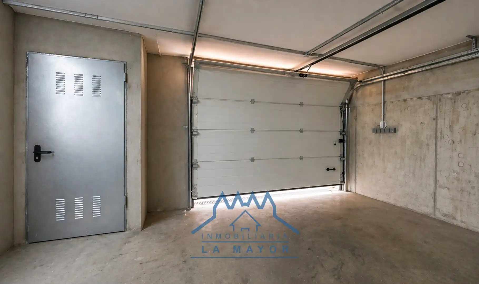 Parking of Houses for sale in Ciudad Real  with Air Conditioner, Private garden and Terrace