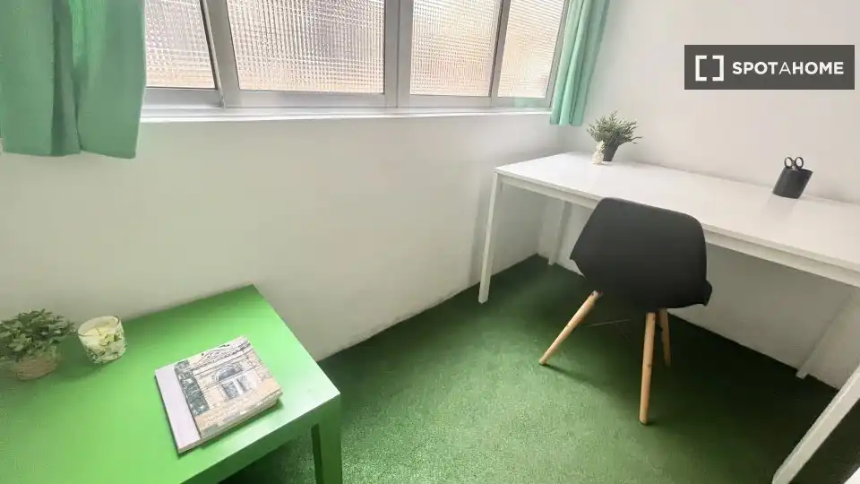 Habitación de Piso para compartir en Sevilla con Aire acondicionado, Terraza y Amueblado