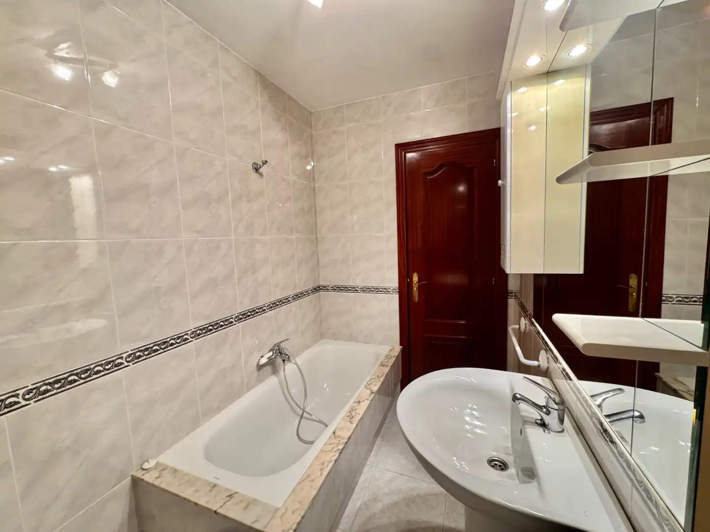 Baño de Piso en venta en Arteixo con Parquet, Amueblado y Horno