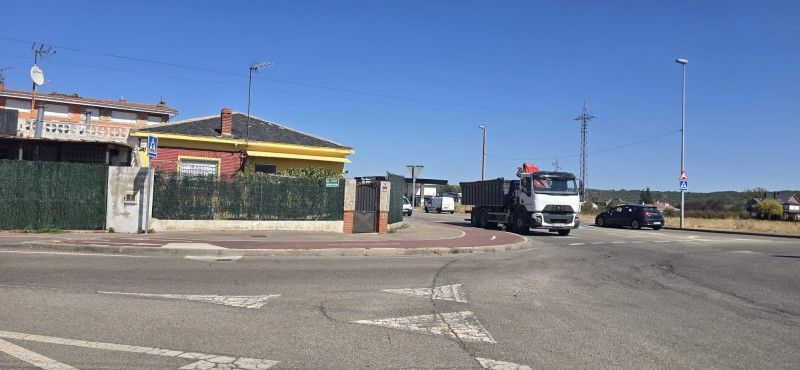 Vista exterior de Casa o xalet en venda en Villaquilambre amb Terrassa