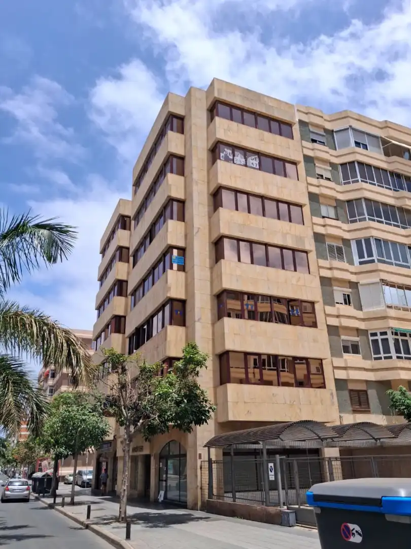 Außenansicht von Büro zur Miete in Las Palmas de Gran Canaria mit Klimaanlage und Heizung