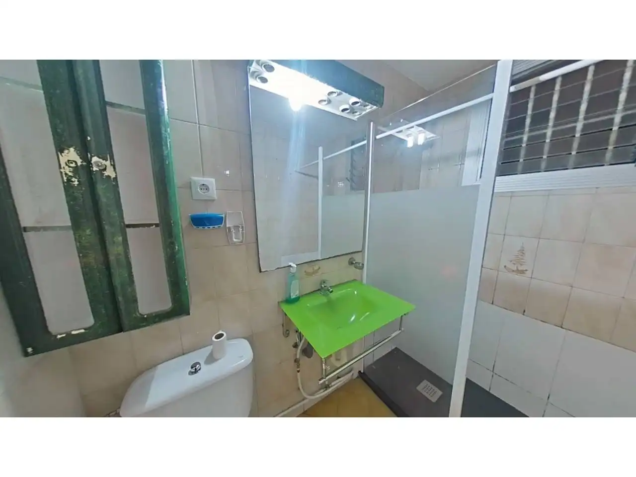 Baño de Piso en venta en Hostal