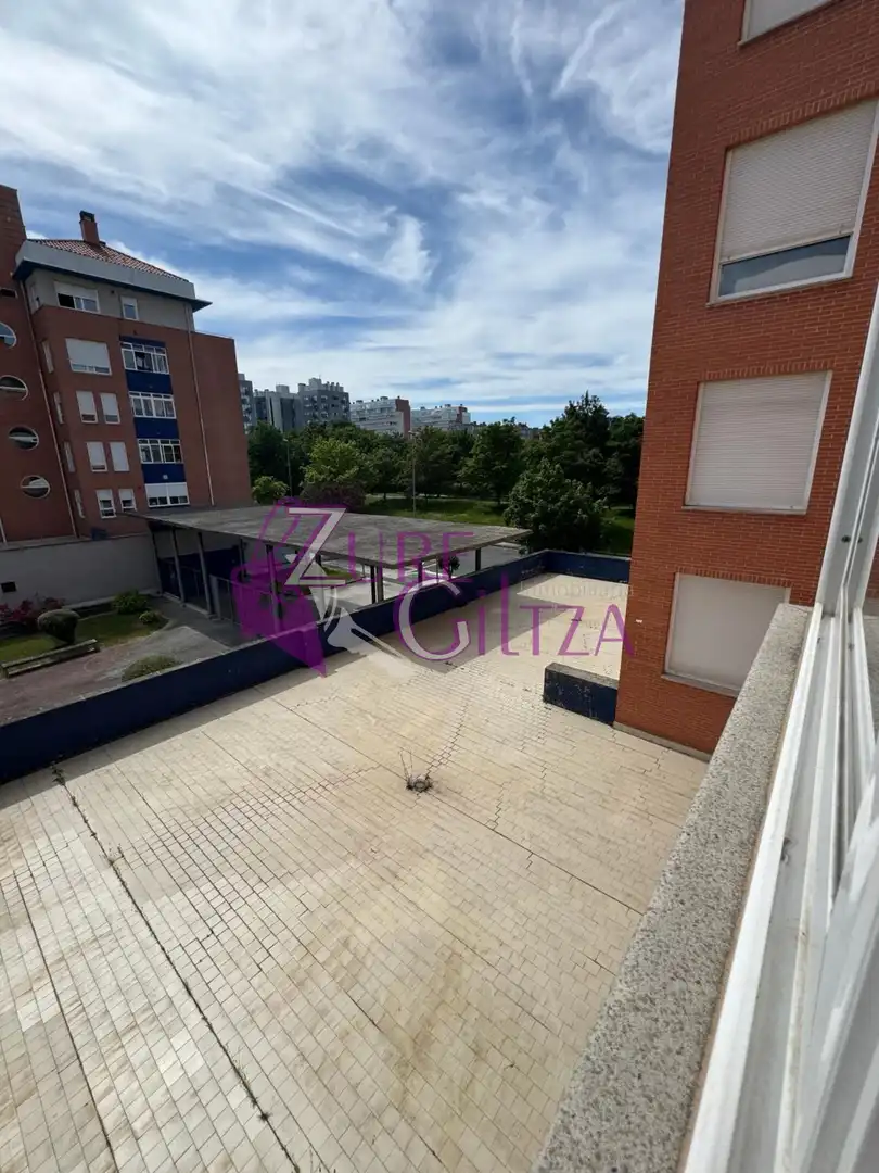 Terrassa de Pis en venda en Vitoria - Gasteiz amb Calefacció, Traster i Moblat