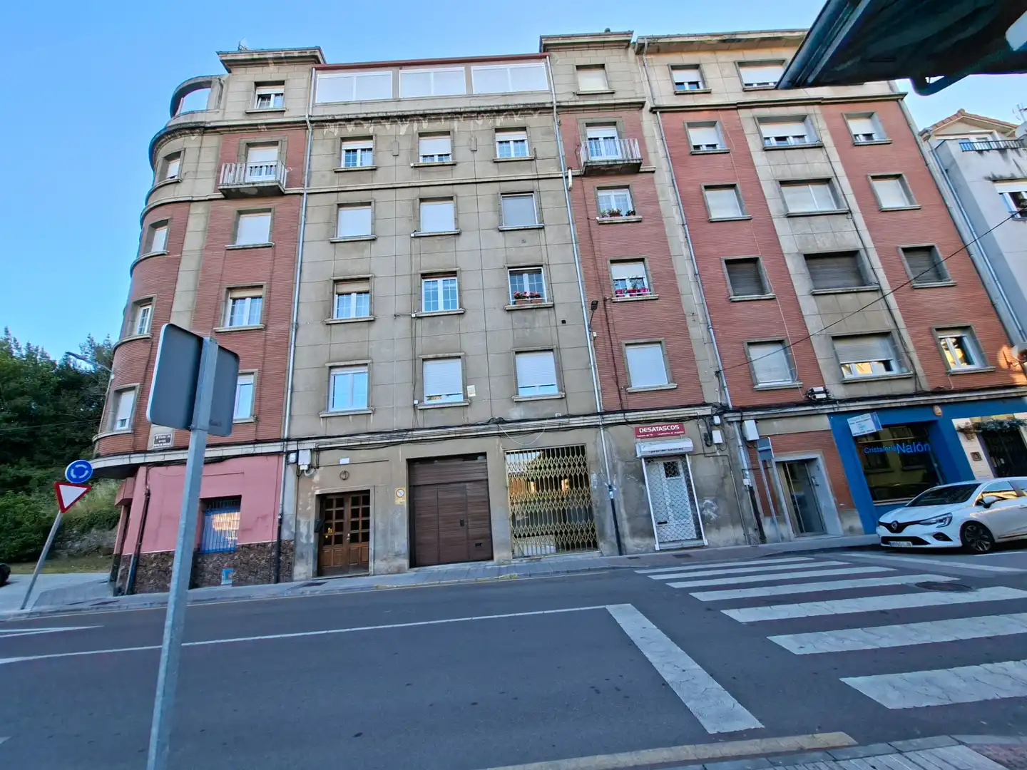 Vista exterior de Piso en venta en Pravia con Calefacción, Trastero y Amueblado