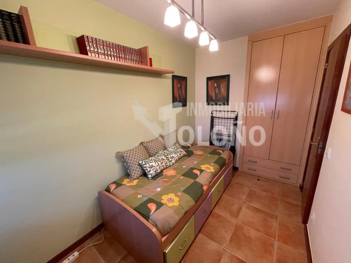 Dormitori de Apartament en venda en Cuzcurrita de Río Tirón amb Calefacció, Terrassa i Traster