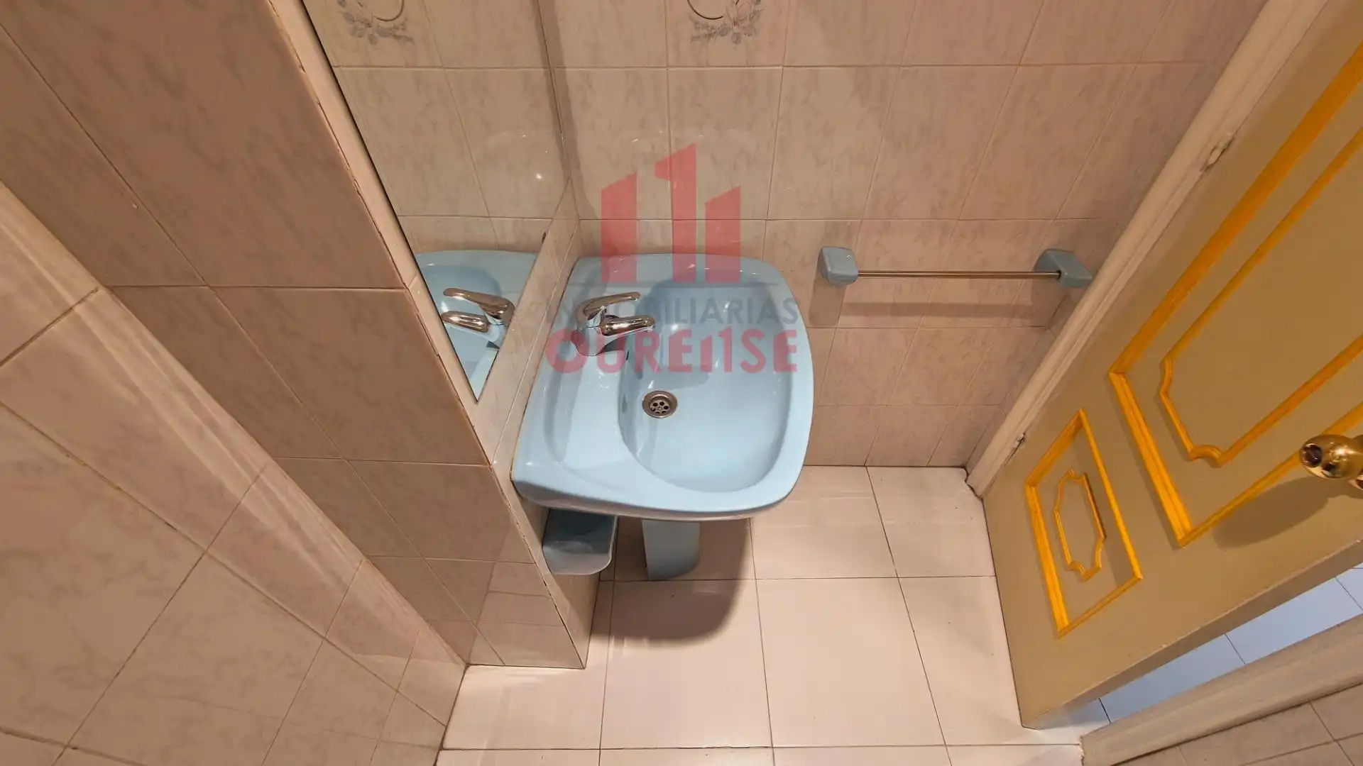 Baño de Oficina de alquiler en Ourense Capital  con Calefacción