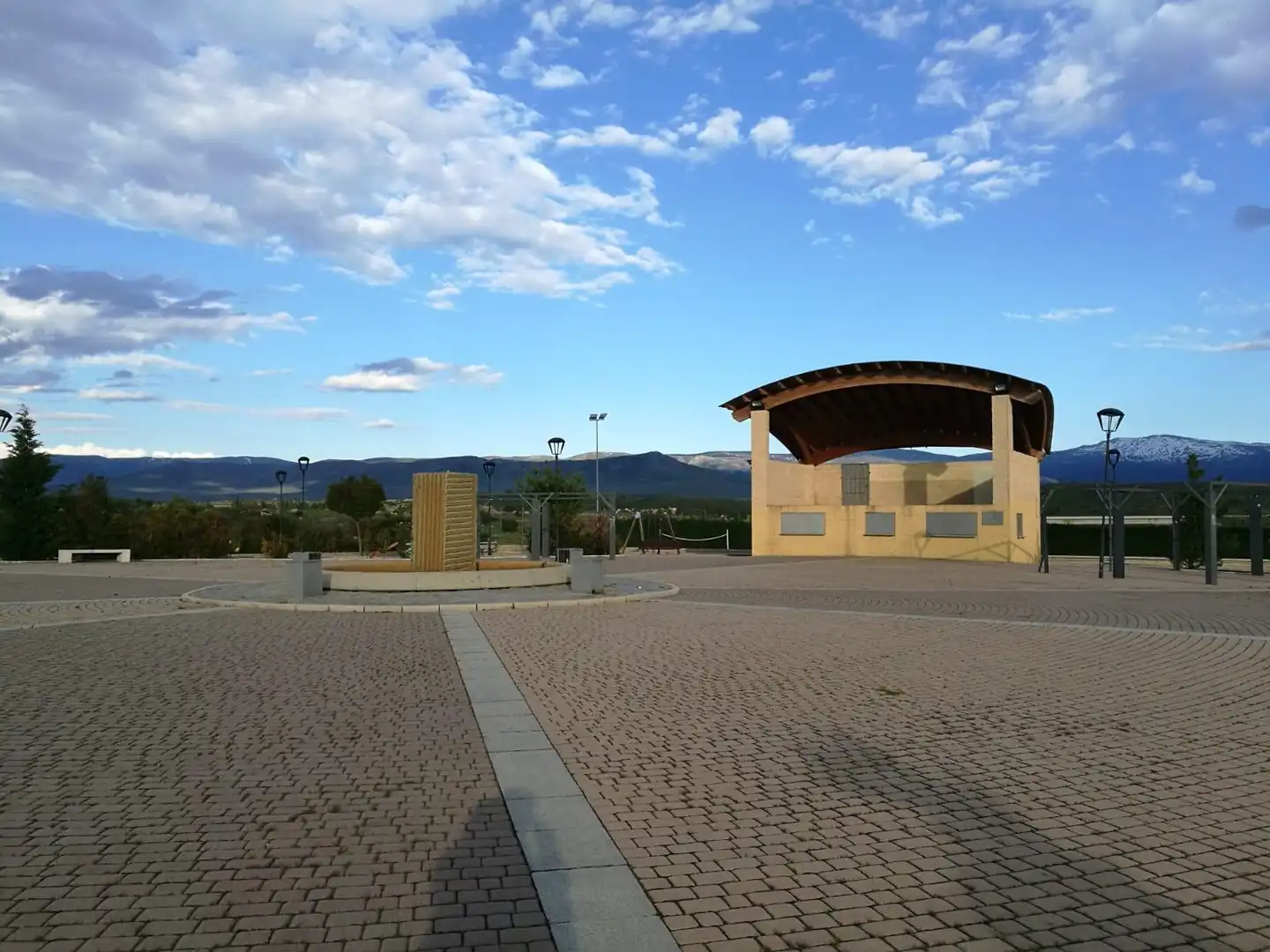 Vista exterior de Terreny industrial en venda en La Lastrilla 