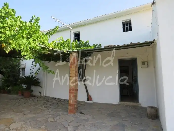 Casa rústica amb piscina en venda a Castillo de Locubín