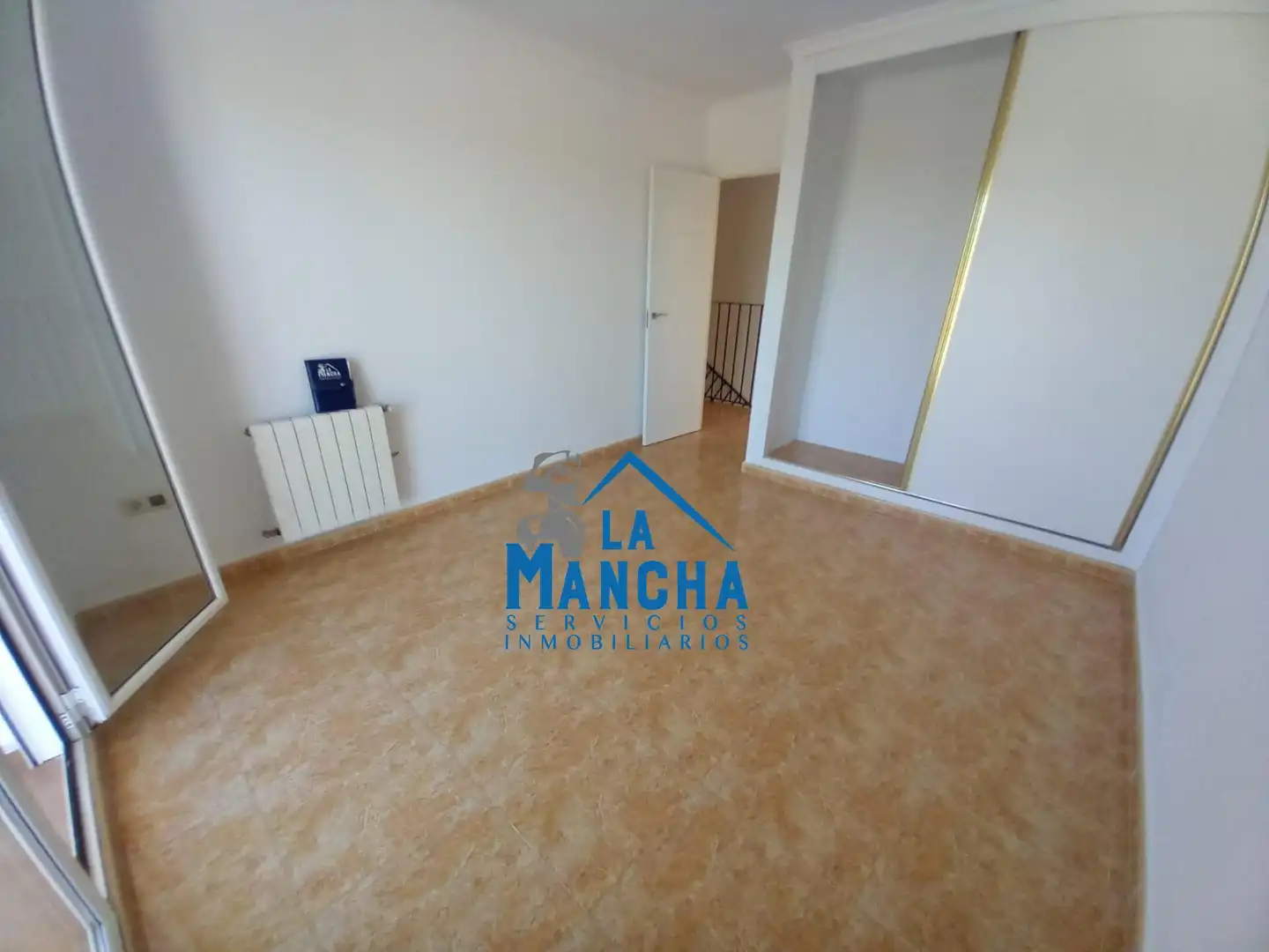 Dormitori de Casa adosada en venda en Madrigueras amb Calefacció, Terrassa i Traster