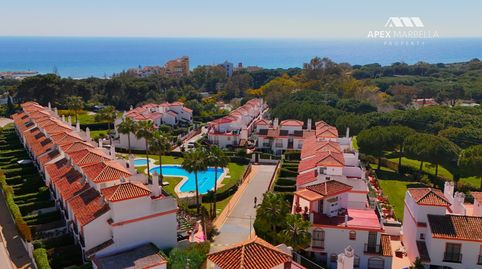 Foto 4 von Einfamilien-Reihenhaus zum Verkauf in Calle Fresno, 1, Cabopino - Artola, Marbella