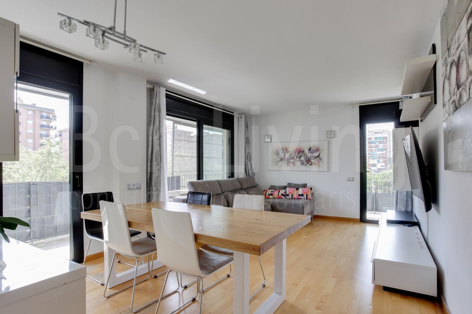 Living room of Flat for sale in  Barcelona Capital  with Air Conditioner, Heating and Parquet flooring