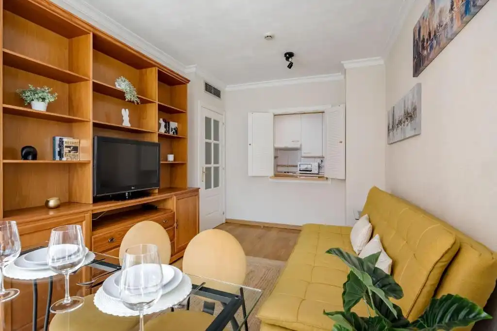 Sala d'estar de Apartament en venda en Madrid amb Aire condicionat i Moblat