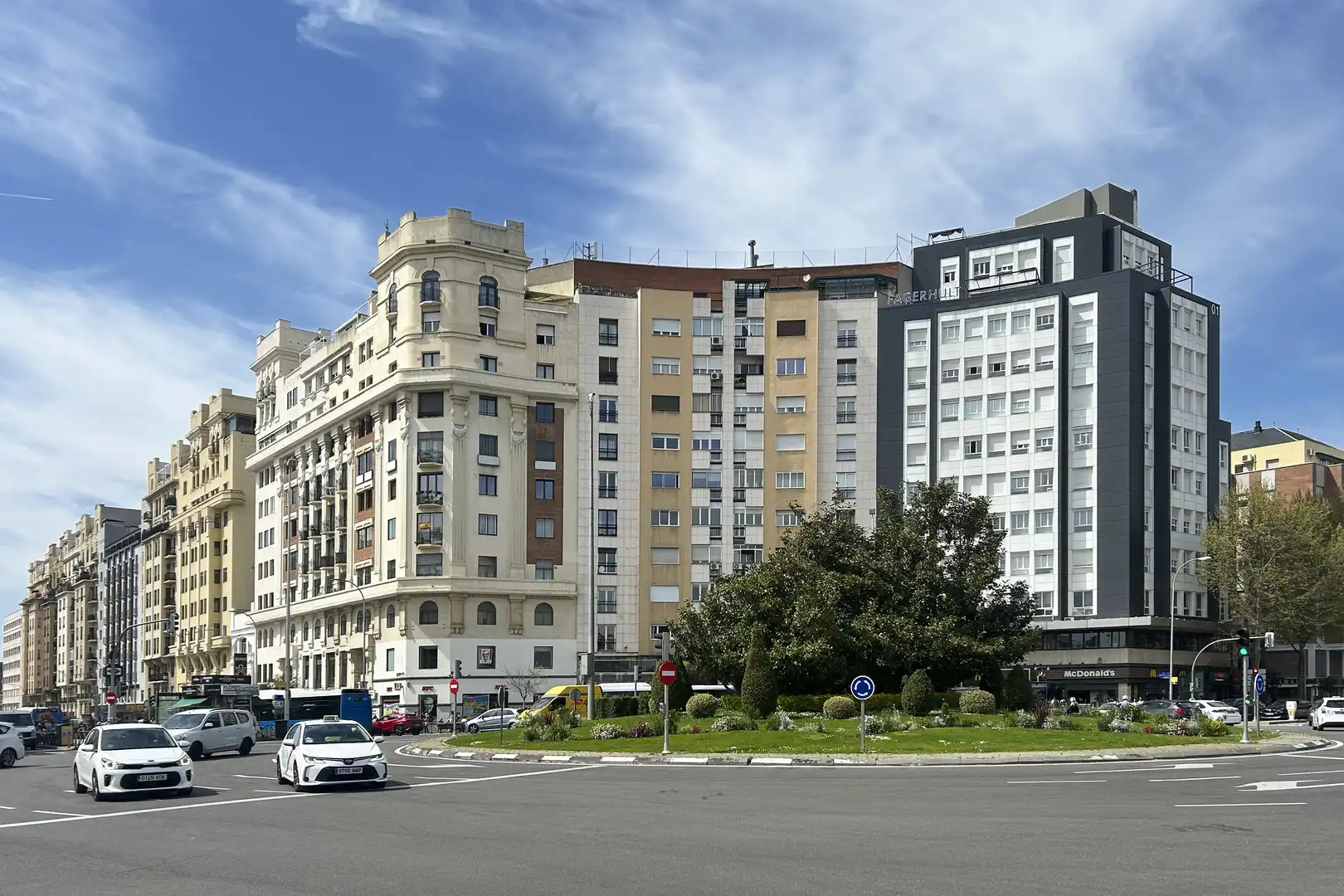 Außenansicht von Wohnung zur Miete in Madrid mit Klimaanlage und Balkon