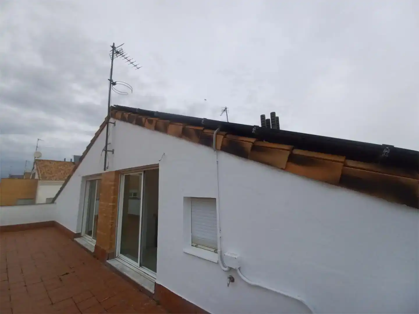 Vista exterior de Pis en venda en Espartinas amb Aire condicionat, Jardí privat i Traster
