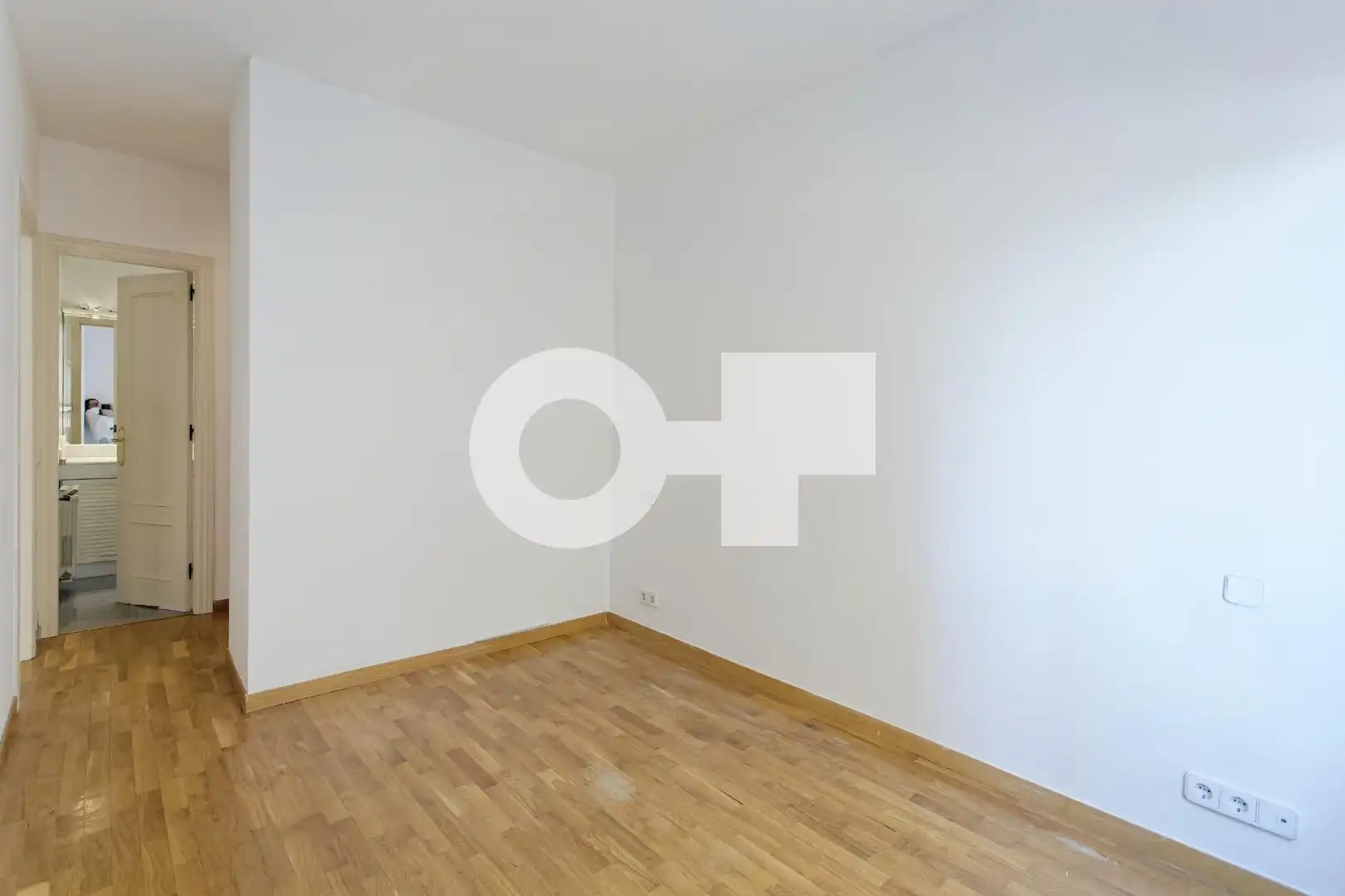 Schlafzimmer von Wohnungen zum Verkauf in Barcelona mit Heizung, Parkett und Alarm