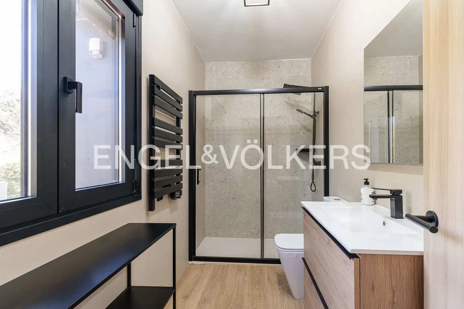 Bathroom of Houses for sale in Valdemorillo  with Air Conditioner, Heating and Private garden