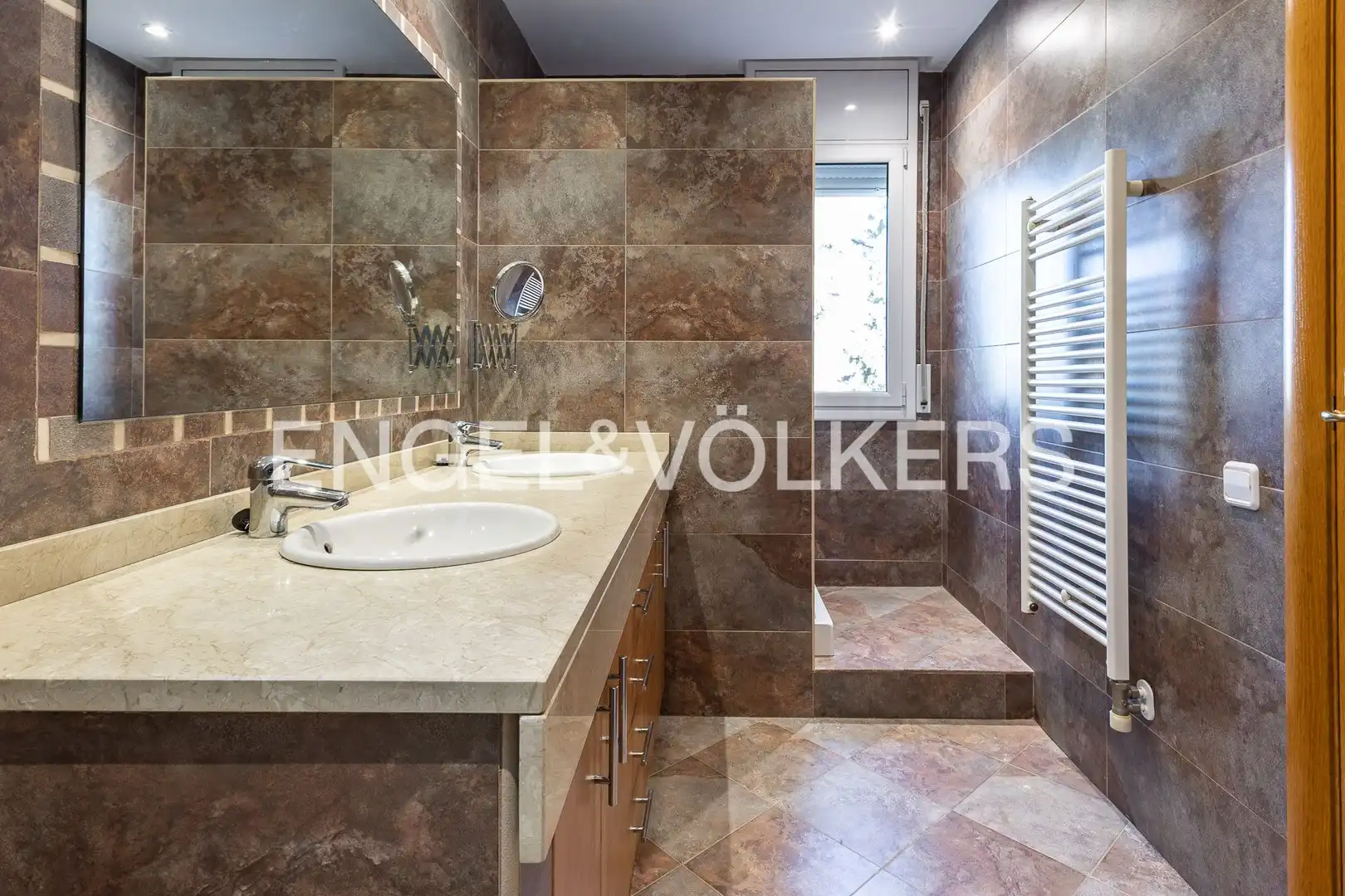 Bathroom of Houses for sale in Sant Cugat del Vallès  with Air Conditioner, Heating and Private garden